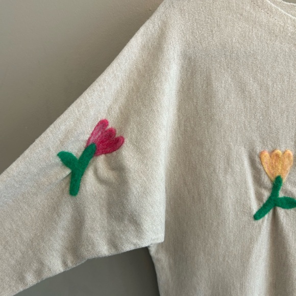 Aaeda light beige felted tulip embroidered batwing sweater size XS - Picture 4 of 15